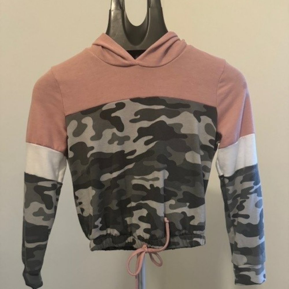 Moa Moa Girls Colorblock Camo Hoodie | Cropped Fit| Size M
